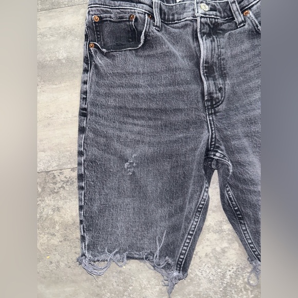 Abercrombie & Fitch High Rise 9” Bermuda Shorts Distressed Size 28 - Picture 3 of 9